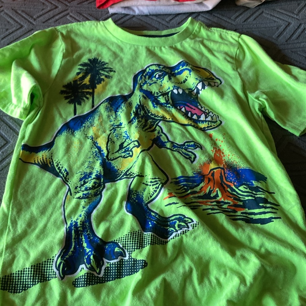 Three. T-shirts - Picture 7 of 9